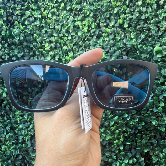 Polarized Unisex Blue Sunglasses - Picture 2 of 4